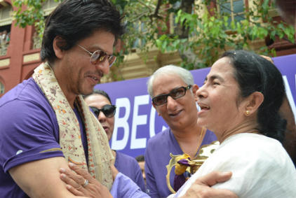Mamata ties Rakhi on SRK's wrist 